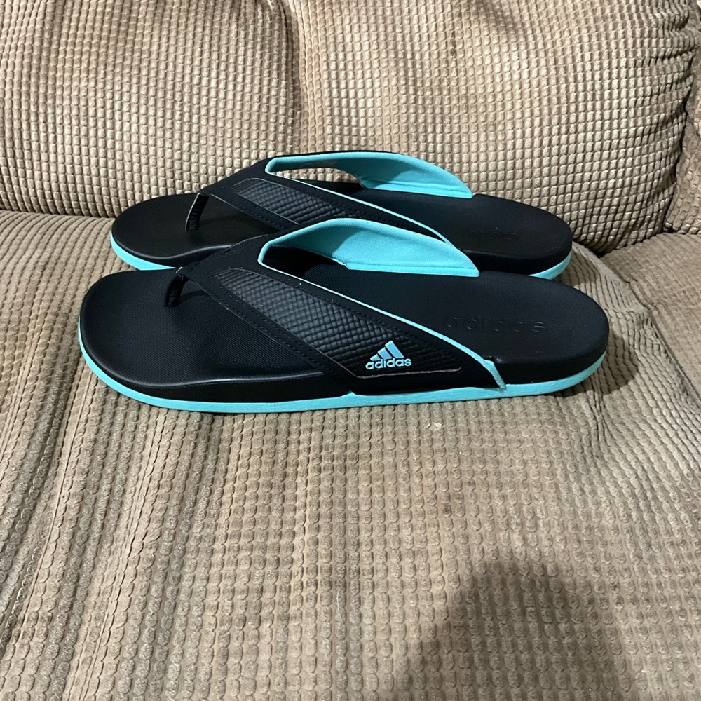 Adidas flip flop thong slide men’s size 9 black /aqua blue.